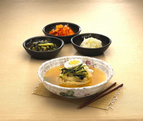 시원한 육수가 일품인 본래 밀면