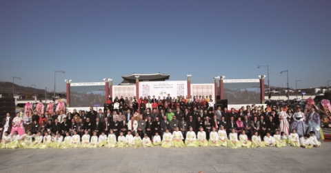‘2014주한외국대사관의 날’ 개막식 후 단체사진