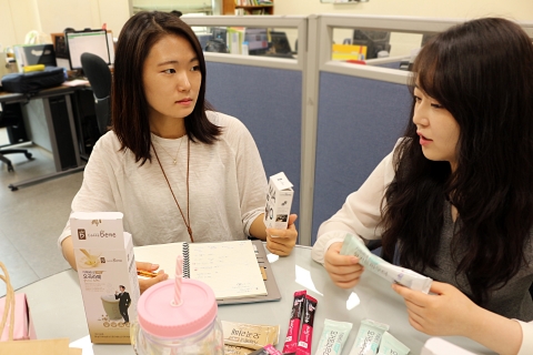 건국대 지역특화무역전문가양성사업단 학생들이 국내 커피 프랜차이즈 브랜드 카페베네와 함께 한국의 커피문화를 해외로 수출하기 위한 무역 마케팅 활동에 나선다. 사진 유경화/원윤정 학생