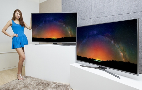 삼성전자가 SUHD TV 신제품인 JS7200을 국내 시장에 처음 선보인 후 7월 중 전세계 시장에 순차적으로 출시하며 본격적으로 판매를 확대한다.  55형, 60형SUHD TV JS7200 모델(왼쪽부터)