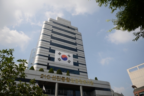 서울 삼성동 새마을금고중앙회관에 태극기를 게첨한 모습