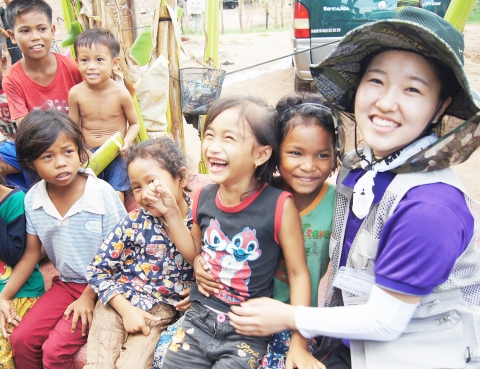건국대 해외 봉사&#039;이 여름방학을 맞아 캄보디아 시엠립(Siem Reap)에서 현지 주민들을 위한 해외 건축봉사활동을 펼쳤다
