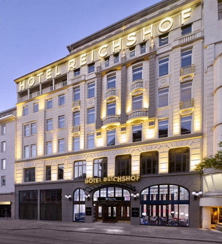 함부르크의 중심부에 위치한 유서 깊은 호텔인 라이히스호프 함부르크가 오늘 유럽 최초의 큐리오-컬렉션 바이 힐튼이 되었다.