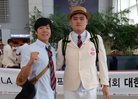 대한민국 대표로 출전하는 한마음복지관 전대진 코치(왼쪽), 오른쪽 민현식 선수(오른쪽)