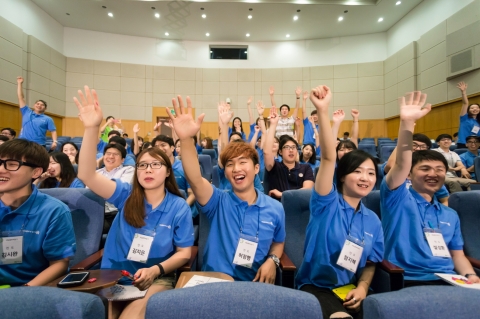 세잎클로버 찾기 대학생 멘토 80명이 이달 10일부터 12일까지 2박 3일간 현대자동차 인재개발원 파주캠퍼스에서 열린 사전 교육 프로그램에 참여하는 모습