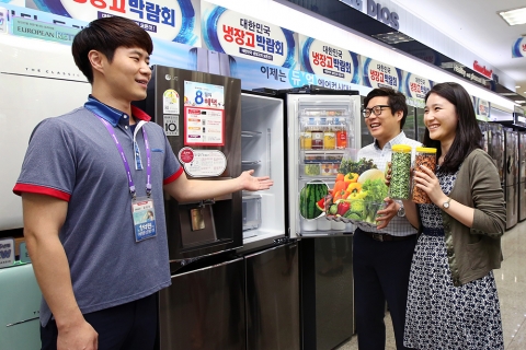 롯데하이마트는 오는 8월 7일부터 31일까지 전국 하이마트 매장과 온라인쇼핑몰에서 냉장고를 초특가로 판매하는 냉장고 박람회 행사를 연다