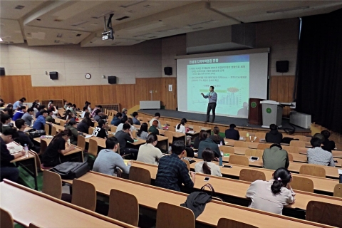 건국대학교 글로컬캠퍼스 국제비즈니스대학이 관세물류전공 특성화 사업의 하나로 국제비즈니스대학 관세물류전공과 국제통상학 전공, 기타 전공 학생들을 위한 원산지관리사 특강을 실시한다