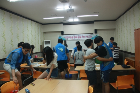 한국보건복지인력개발원 대구사회복무교육센터 재능봉사동아리 행복한 동행이 대구 범물종합사회복지관에서 청소년 꿈찾기 프로그램인 다꿈소를 진행했다