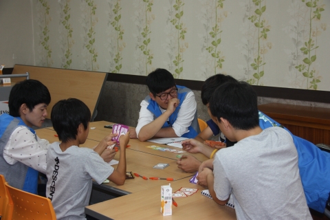 한국보건복지인력개발원 대구사회복무교육센터 재능봉사동아리 행복한 동행이 대구 범물종합사회복지관에서 청소년 꿈찾기 프로그램인 다꿈소를 진행했다