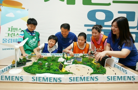 한국지멘스가 서울대학교 글로벌공학교육센터에서 초등학생 80명을 대상으로 제2회 지멘스그린스쿨 올림피아드를 개최했다