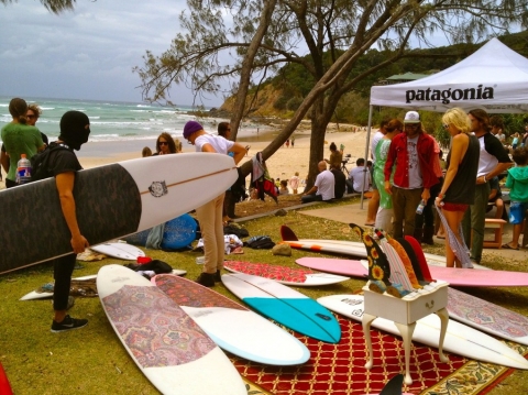 파타고니아가 양양 죽도 해변에서 서핑 용품 중고 장터(Surf Swap)를 개최한다