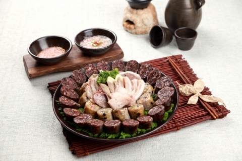 본래순대에서 직접 개발해 순대 고유의 참맛을 느낄 수 있는 본래 모듬순대