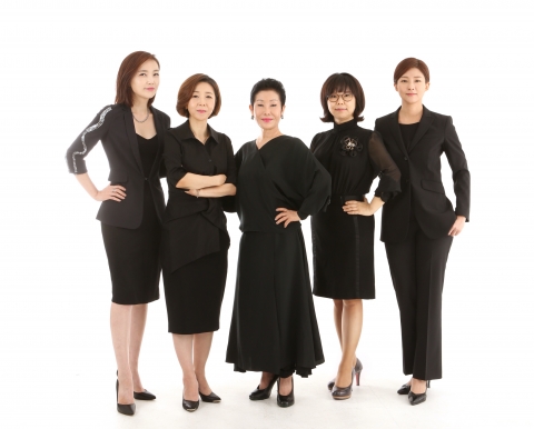 도제학교를 이끄는 여성 대표 5인(왼쪽부터 서수진, 남선경, 이선옥, 김현진, 박혜림 대표)