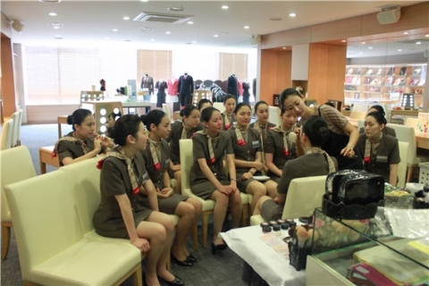 한국관광대학교 항공서비스과가 항공체험교실에 참가했다