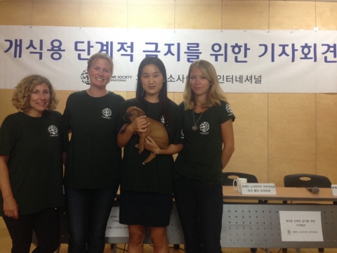 개식용 단계적 금지를 위한 기자회견 모습