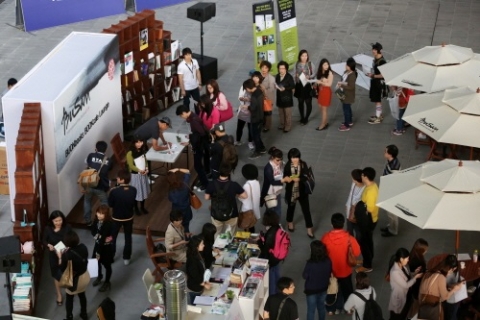본북스가 제20회 부산국제영화제와 함께 북라운지를 운영한다