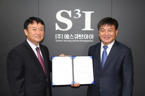 왼쪽 이지시큐어 이상곤 대표, 오른쪽 에스큐브아이 오영철 대표
