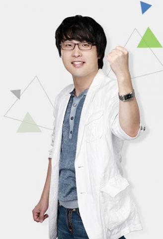 이패스코리아와 SH미래인재연구소가 자소서·직무적성 관련 교육 협약을 맺고 이시한닷컴을 론칭했다. 사진의 주인공이 바로 이시한 교수