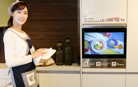 LG전자가 종합 홈 인테리어 전문기업 한샘과 손잡고 빌트인 ‘스마트 키친 TV’를 이달 출시한다
