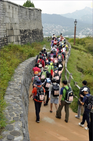 하루에 걷는 600년 서울 순성놀이 모습