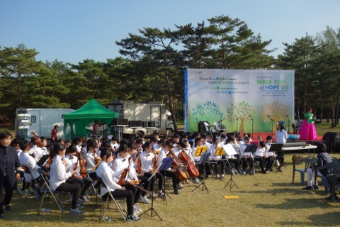 난빛축제 폐막식 전경. 상암중학교 오케스트라 단원들이 연주를 준비하고 있다.