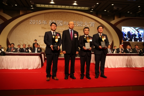 동원산업이 20일(화) 오전 9시, 서울 서대문구 그랜드힐튼 호텔에서 개최된 ‘2015 한국의 경영대상’ 시상식에서 고객만족경영부문 종합대상을 수상했다