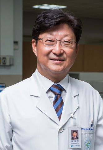 국민건강영양조사 복지부장관 표창장을 받은 건국대 윤여민 교수