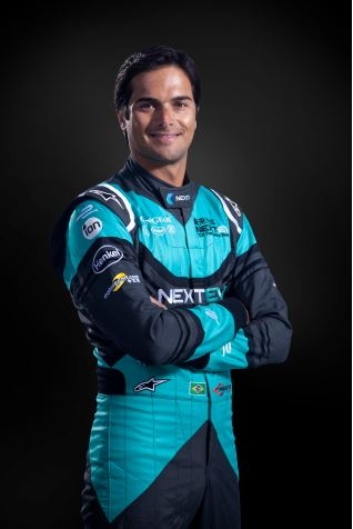 최초의 포뮬러E 대회 우승자인 NEXTEV TCR 팀의 브라질 출신 선수 넬슨 피케 2세(Nelson Piquet Jr)