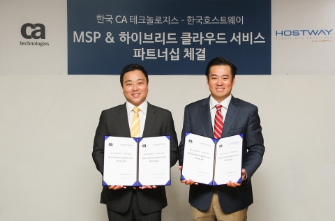 한국 CA 테크놀로지스와 호스트웨이는 5일 경기도 분당 호스트웨이 사무실에서 MSP 파트너십 체결식을 가졌다. 행사 후 한국 CA 마이클 최 사장(왼쪽)과 호스트웨이 이한주 사장이 기념 촬영을 하고 있다