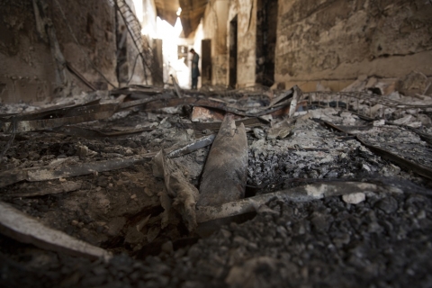 2015년 10월 14일 아프가니스탄 북부에 있는 국경없는의사회 쿤두즈 외상 센터 복도에 보이는 잔해들