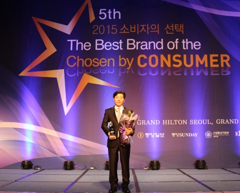 2015 소비자의 선택 최고의 브랜드 대상을 수상한 서울디지털대학교의 안병수 대외협력처 처장