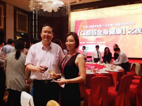 2015년 Chinese Dental Show에 참석한 매직키스치과 정유미원장(대한구강보건협회 국제이사)