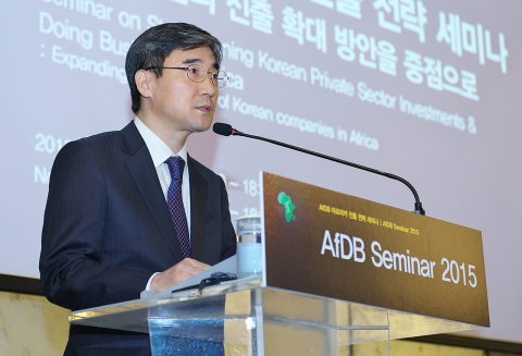 아프리카개발은행이 최근 2015 아프리카 진출 전략 세미나와 AfDB 주요 전략서 한국어판 발간 및 한국어 홈페이지 런칭 기념 세미나를 개최하는 등 한국기업 유치에 적극 나서고 있다