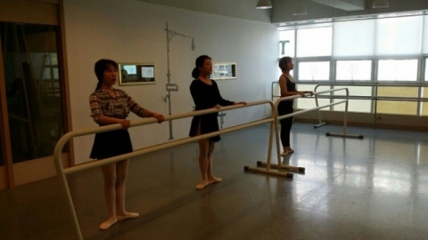 필라테스 발레 함께 배우는 불당 로쟌발레학원의 모던필라발레