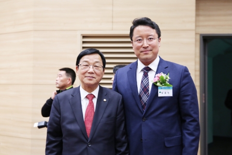 에이스탁의 장효빈 대표가 대한민국 신지식인 인증식에서 중소기업 분야 신지식인으로 선정되었다.