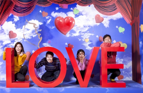 얼라이브 하트 내 스토리텔링 포토존 LOVE