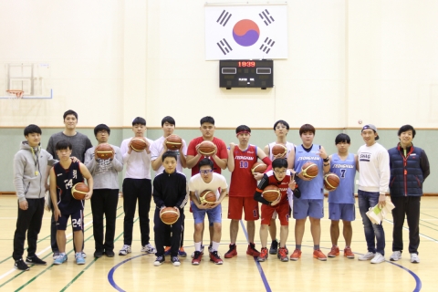 한국프로농구 선수 양동근·함지훈·김선형이 성남시 한마음복지관 지적농구팀에 수준별 맞춤 농구 지도를 했다