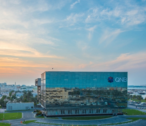 도하(Doha)의 QNB 그룹 본사 건물 전경