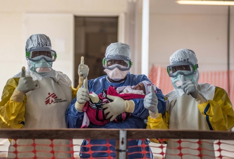국경없는의사회는 국제 보건 사회가 이번 서아프리카 에볼라 사태를 교훈으로 삼아야 한다고 주장했다