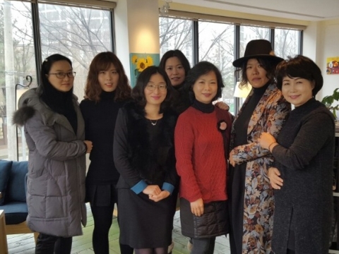 홍선생미술 경기 평택지사가 세 번째 성인회원 전시회를 개최한다