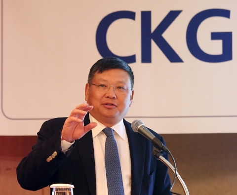2월 4일 롯데호텔 사파이어룸에서 열린 2016 CKGSB 신년 세미나’에서 장강경영대학원 샹빙 총장이 중국의 경제 성장과정과 한계, 앞으로의 가능성에 대해 전망하는 특별강연을 진행하고 있다