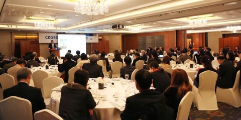 2월 4일 롯데호텔 사파이어룸에서 열린 2016 CKGSB 신년 세미나에 국내 기업 최고경영자 및 중국 비즈니스 관련 종사자 130여명이 참석해 샹빙 장강경영대학원 총장의 특별강연을 듣고 있다