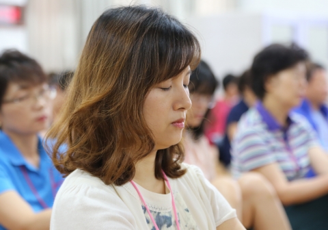 마음수련 교원직무연수가 교사들의 성격과 생활 변화에 큰 도움을 주는 것으로 평가 설문을 통해 나타났다