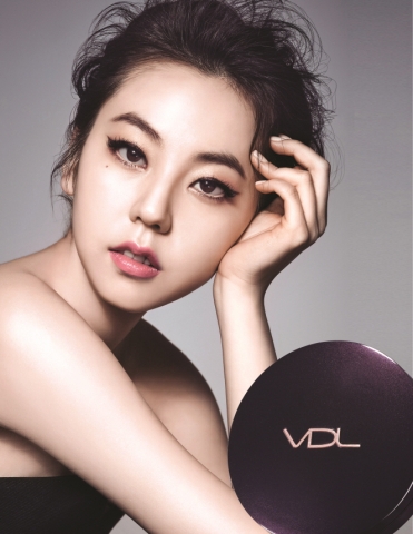 LG생활건강이 VDL 모델로 안소희를 발탁했다