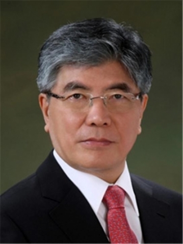 한림대학교가 제9대 총장에 김중수 전 한국은행 총재를 선임했다