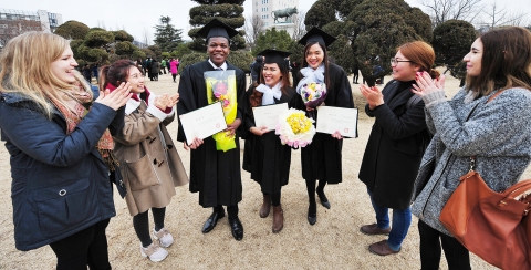 2016년도 전기 학위수여식이 건국대학교 새천년관 대공연장에서 열렸다