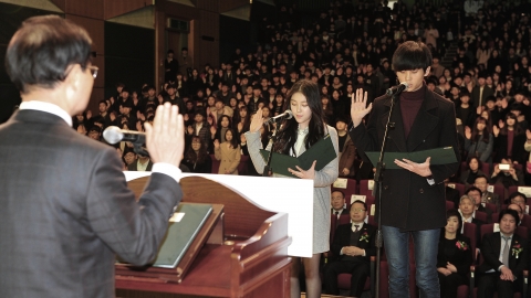건국대학교가 2일 오전 10시부터 서울 광진구 능동로 교내 새천년관 대공연장과 우곡국제회의장에서 2016학년도 신입생 입학식을 개최했다