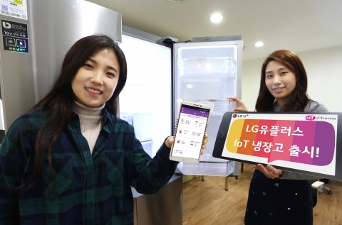 LG유플러스가 삼성전자와 함께 실버케어 시스템이 탑재된 IoT 냉장고를 출시했다