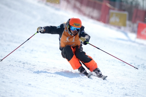 전국 스키 기술선수권 대회에서 남자부 우승은 스파이더 소속의 김준형 선수가 차지했다