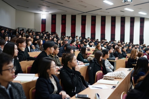 건국대학교 글로컬캠퍼스 인재교육센터가 창업에 대한 학생들의 관심과 역량을 높이고 예비창업자들에게 창업 성공 노하우를 전달하기 위해 성공창업CEO 특강을 실시한다